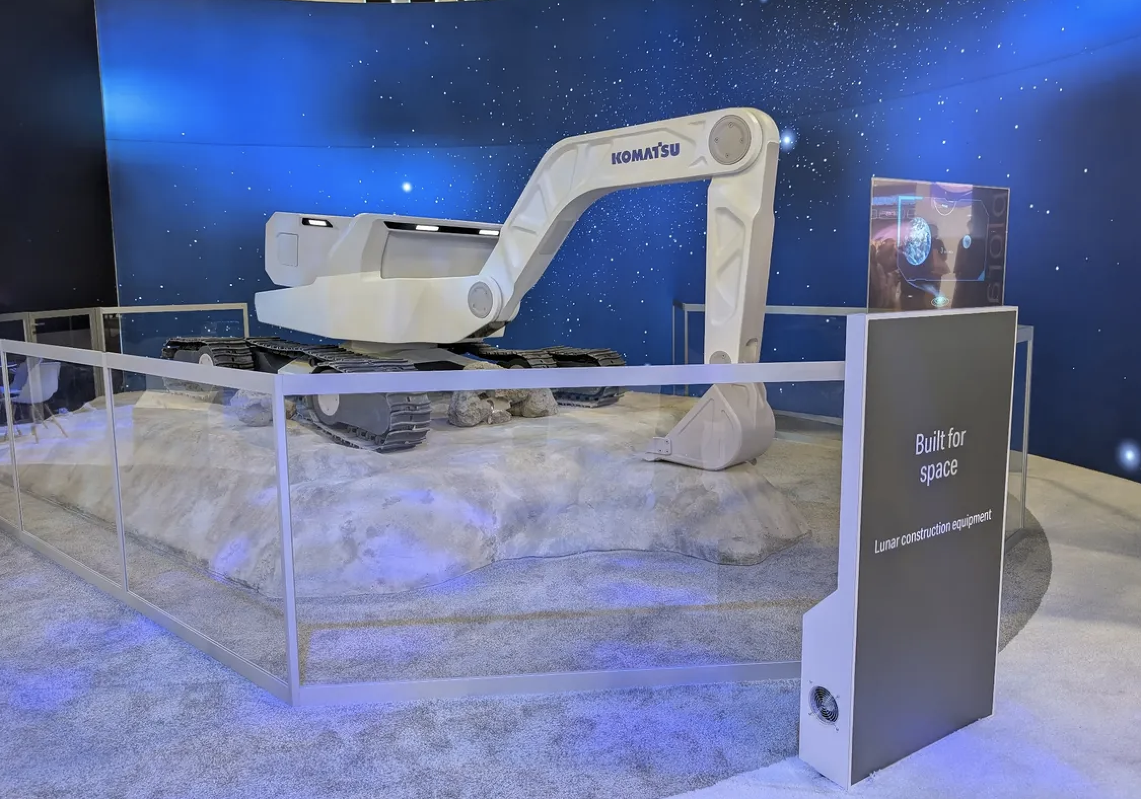 Komatsu lunar excavator